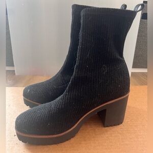 Chinese Laundry Women's Garvey Chill Knit Fashion Boot | Fall Heeled Booties